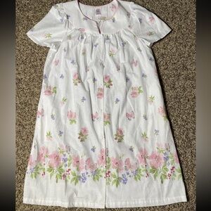 GS Womens Large Nightgown Robe Snap Up Sleepwear Textured Floral Butterfly White